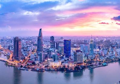 Vue panoramique sur la ville et les buildings d'Ho Chi Minh avec un coucher de soleil