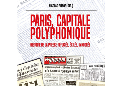 Grosses écritures en rouge et des coupures de presses de différents pays