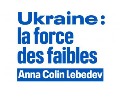 Grosses écritures en bleu sur fond blanc