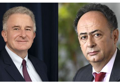 Portrait de deux hommes en costume cravate avec l'un avec des cheveux gris et l'autre le front dégarni