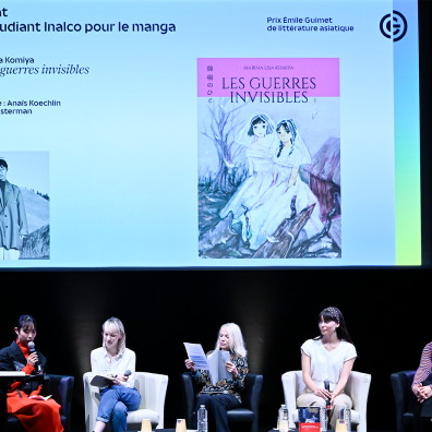 Marina Lisa Komiya on stage with her interpreter; Laure Adler, President of the jury of the Prix Émile Guimet for Asian literature; Nina Clément and Erell Lucas, members of the Inalco jury.