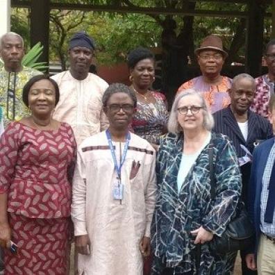 Anne Grynberg - George Alao - Photo de groupe devant l’université d’Ibadan