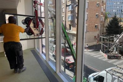 Installation d'un châssis de ventilation naturelle 