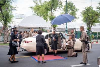 Arrivée de la princesse Maha Chakri Sirindhorn