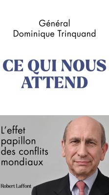 Couverture du livre "ce qui nous attend" avec un portrait de l'auteur