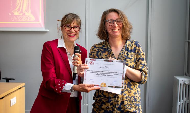 La lauréate Hélène Bloch et Florence Padovani, co-directrice du GIS Asie et présidente du jury