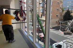 Installation d'un châssis de ventilation naturelle 