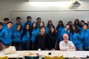 Groupe d'étudiants avec le formateur 