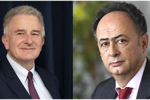 Portrait de deux hommes en costume cravate avec l'un avec des cheveux gris et l'autre le front dégarni