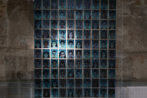 Des dizaines de photos d'identité d'enfants